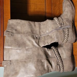Women's Rampage boots. 10M. Gray faux leather.